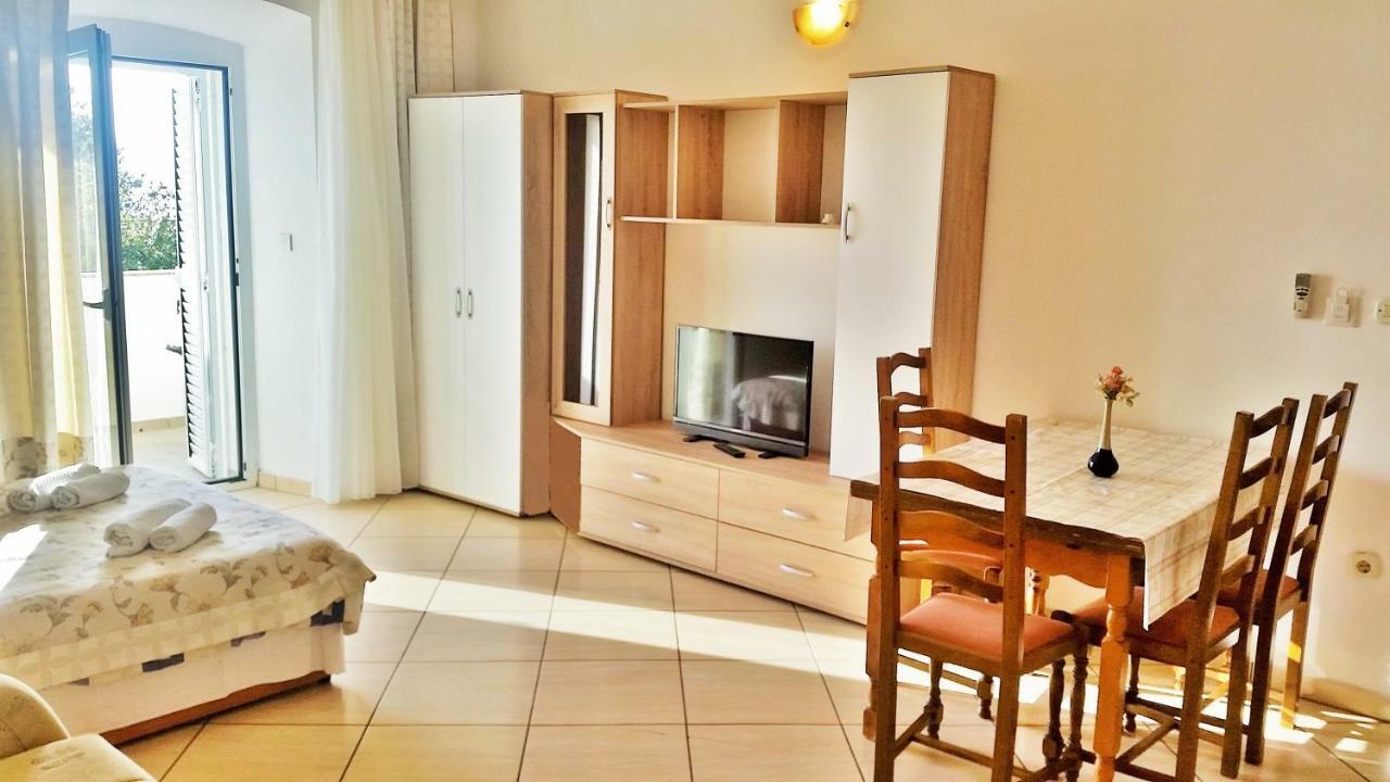 Obala Apartment & Studios Malinska Luaran gambar