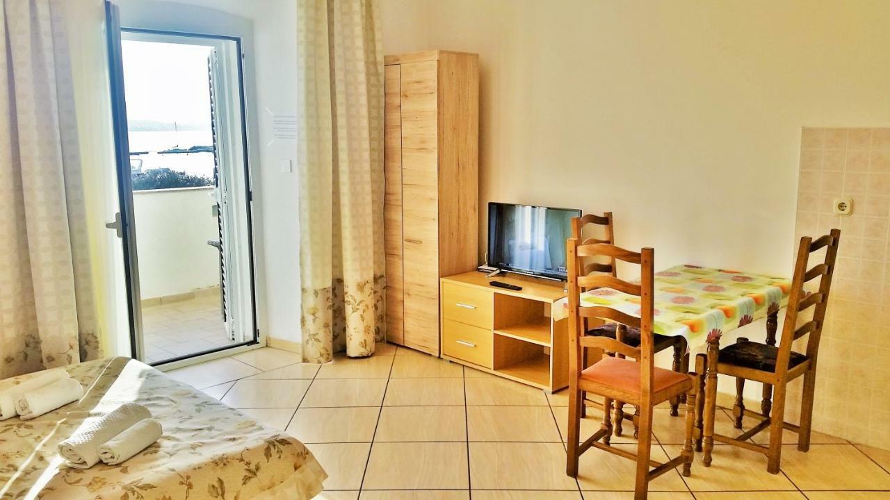 Obala Apartment & Studios Malinska Luaran gambar