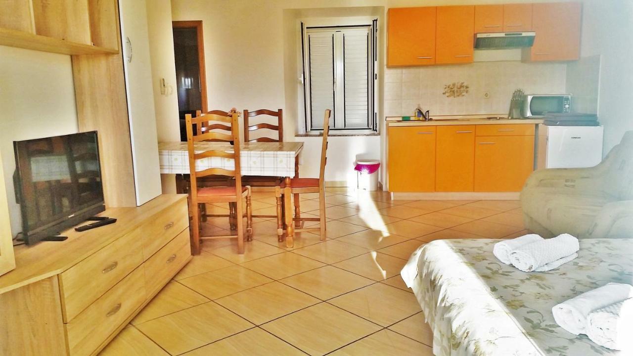 Obala Apartment & Studios Malinska Luaran gambar